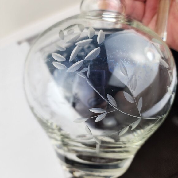 Crystal Etched Vintage Wine Decanter With Stopper - Picture 8 of 9